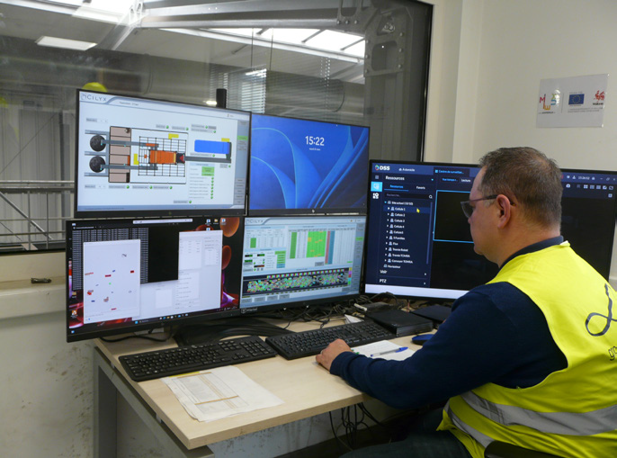 Plant manager Olivier Loire surveys the operational status of the line