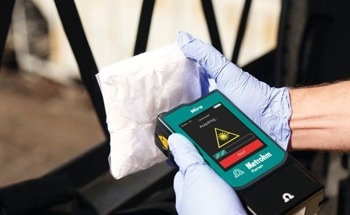 Identifying Explosive Materials with Raman Spectroscopy in Robotics