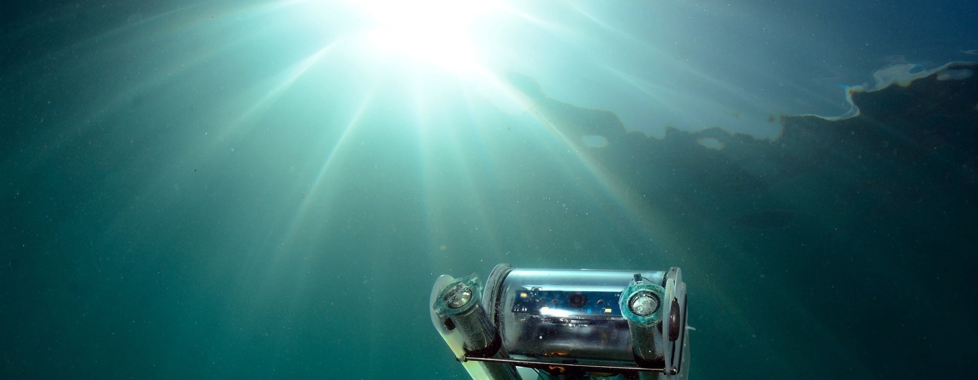 New Magnetoelectric Antenna Helps Underwater Robots Communicate Over Long Distances