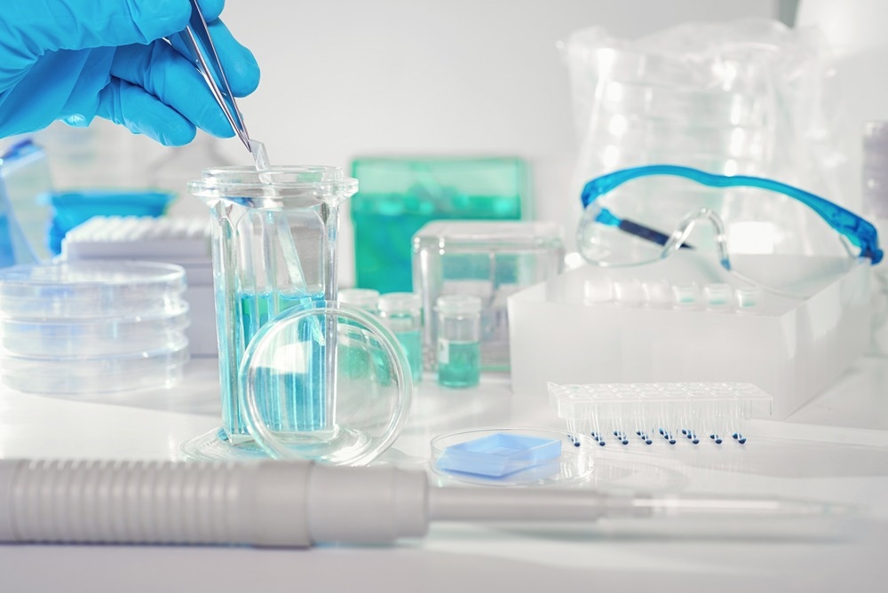 There is a team of doctors who work in the hospital and take tissue samples as “evidence materials,” analyze the evidence using knives, slicers, and microscopes to extract clues, and then give patients “verdicts”—diagnostic findings.
