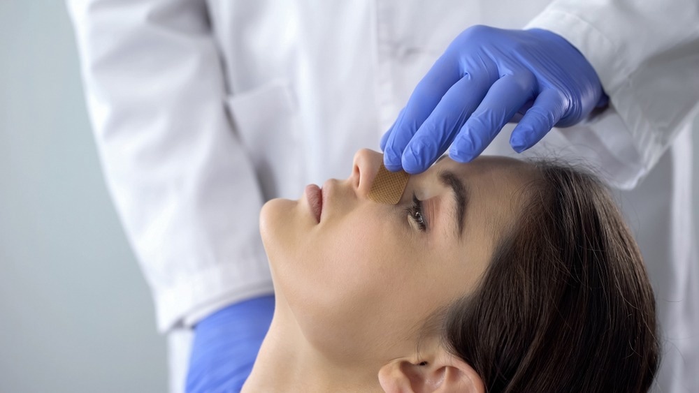 AI Trumps Skilled Plastic Surgeon in Rhinoplasty Consultations