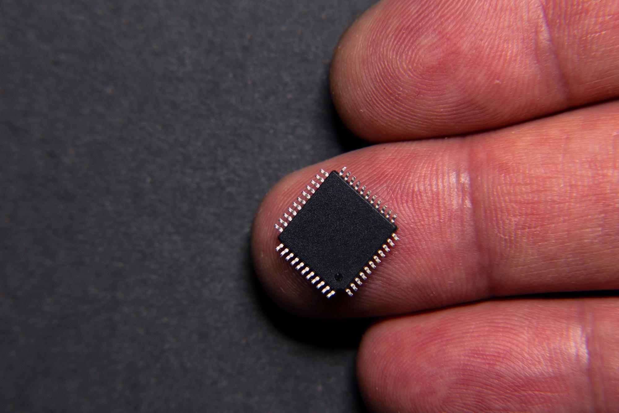 SMR-O: Advancing Miniature Quadrupedal Piezoelectric Robots