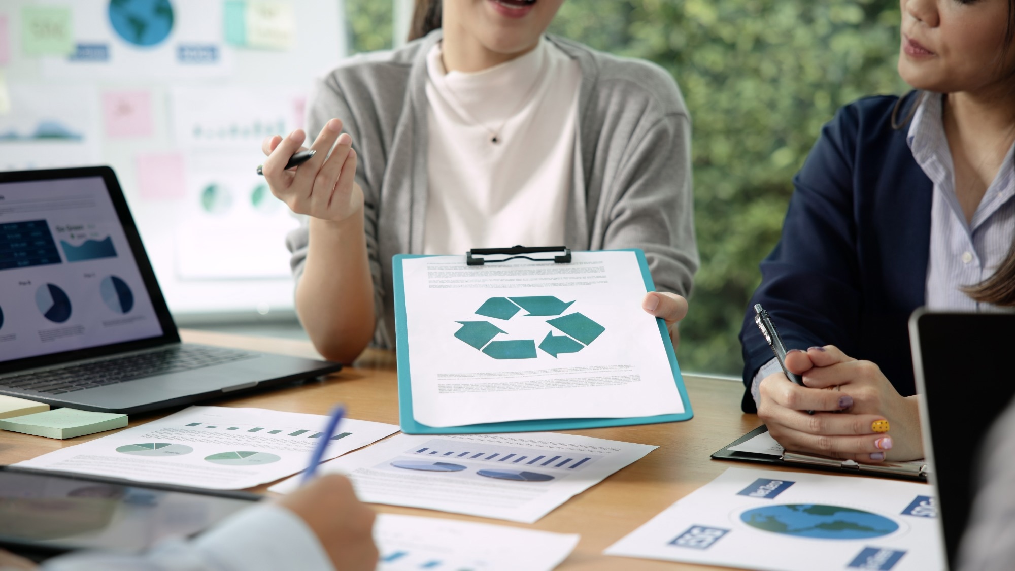 Fighting Greenwashing with Blockchain-Based Emissions Data