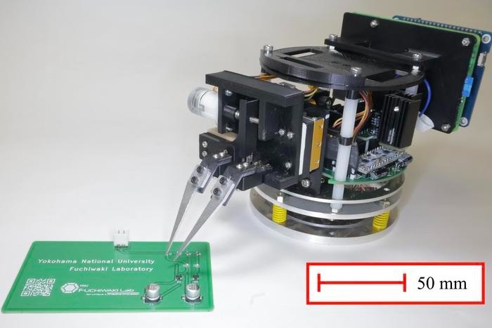 Palm-sized untethered autonomous holonomic precise robot