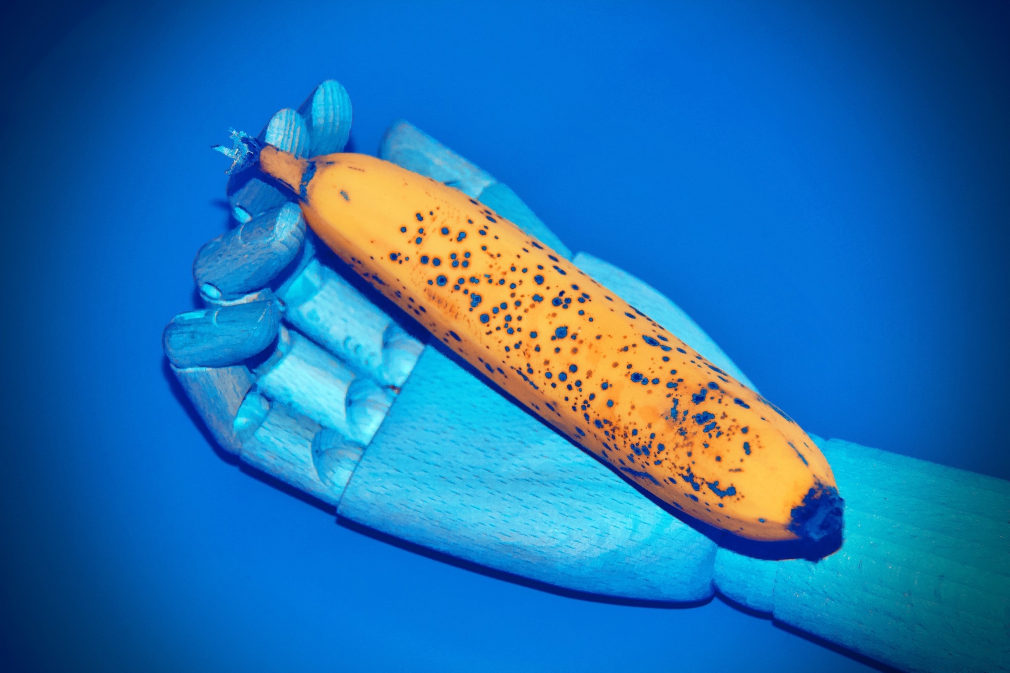 Robot hand holding a banana.