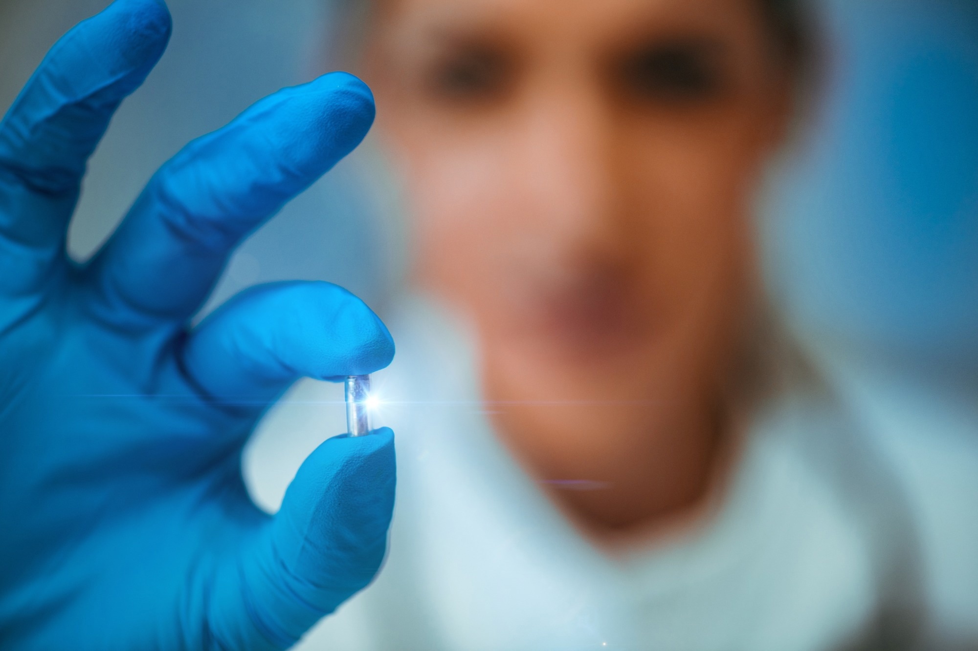 Smart Shape-Memory Implants Enable Adaptive Bone Healing Monitoring