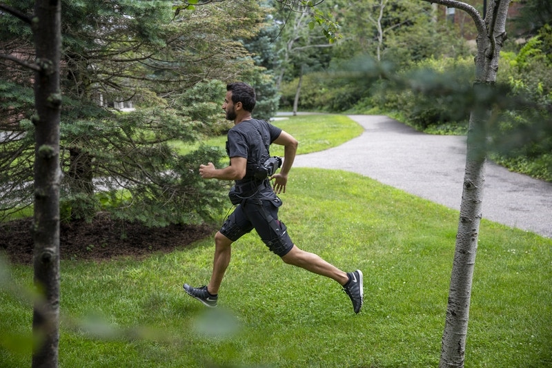 Versatile, Portable Exosuit to Assist both Walking and Running