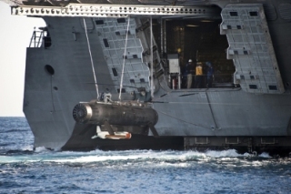 Raytheon Teams Up With US Navy to Upgrade its AN/AQS-20A Minehunting Sonar