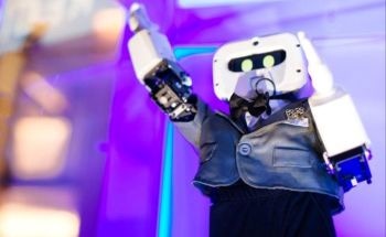Engineering Students Develop LARA Concierge Robot for UCLA Meyer and Renee Luskin Conference Center