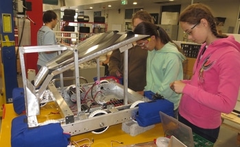 Swinburne-Sponsored Robocats Team Succeeds in FIRST Robotics Competition