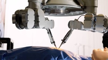Surgeons Use Microsure Surgical Robot to Operate on Lymphatic Vessels