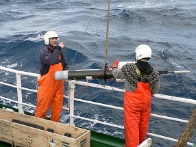 Innovative Floating Robots to Gain Knowledge of Blooming of Phytoplankton in Oceans