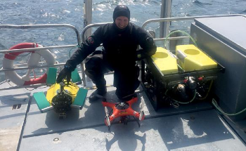 Robo-Turtles in Fish Farms Reduce Fish Stress