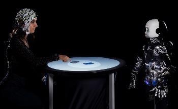Research Reveals Delay in Human Brain Process While Gazing at a Robot