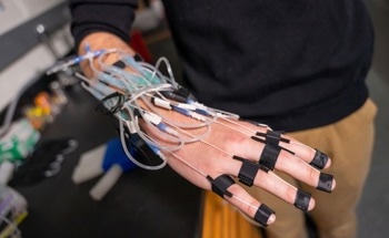 Development of Programmable, Non-Electronic Circuits Controlling Soft Robots’ Actions
