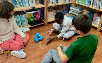 New Robot to Mediate Group Discussions Between Children with Mixed-Visual Abilities
