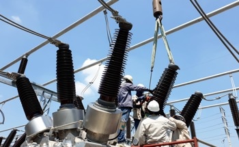 Robotic Arm for Porcelain Bushing Cleaning in Substations