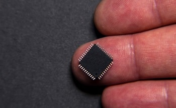 SMR-O: Advancing Miniature Quadrupedal Piezoelectric Robots