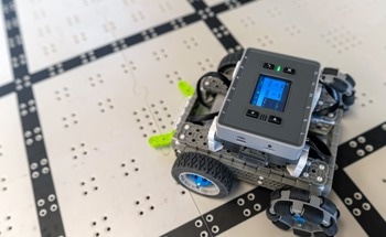 Robot Navigation Learns Faster Through Greedy Replay